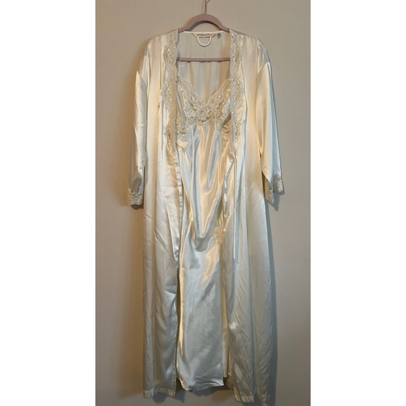 Vintage Victoria’s Secret White Lace Nightie & Robe - Picture 1 of 7